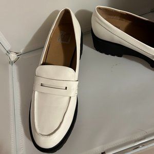 Brand New Women's size DV Leather Shoes.